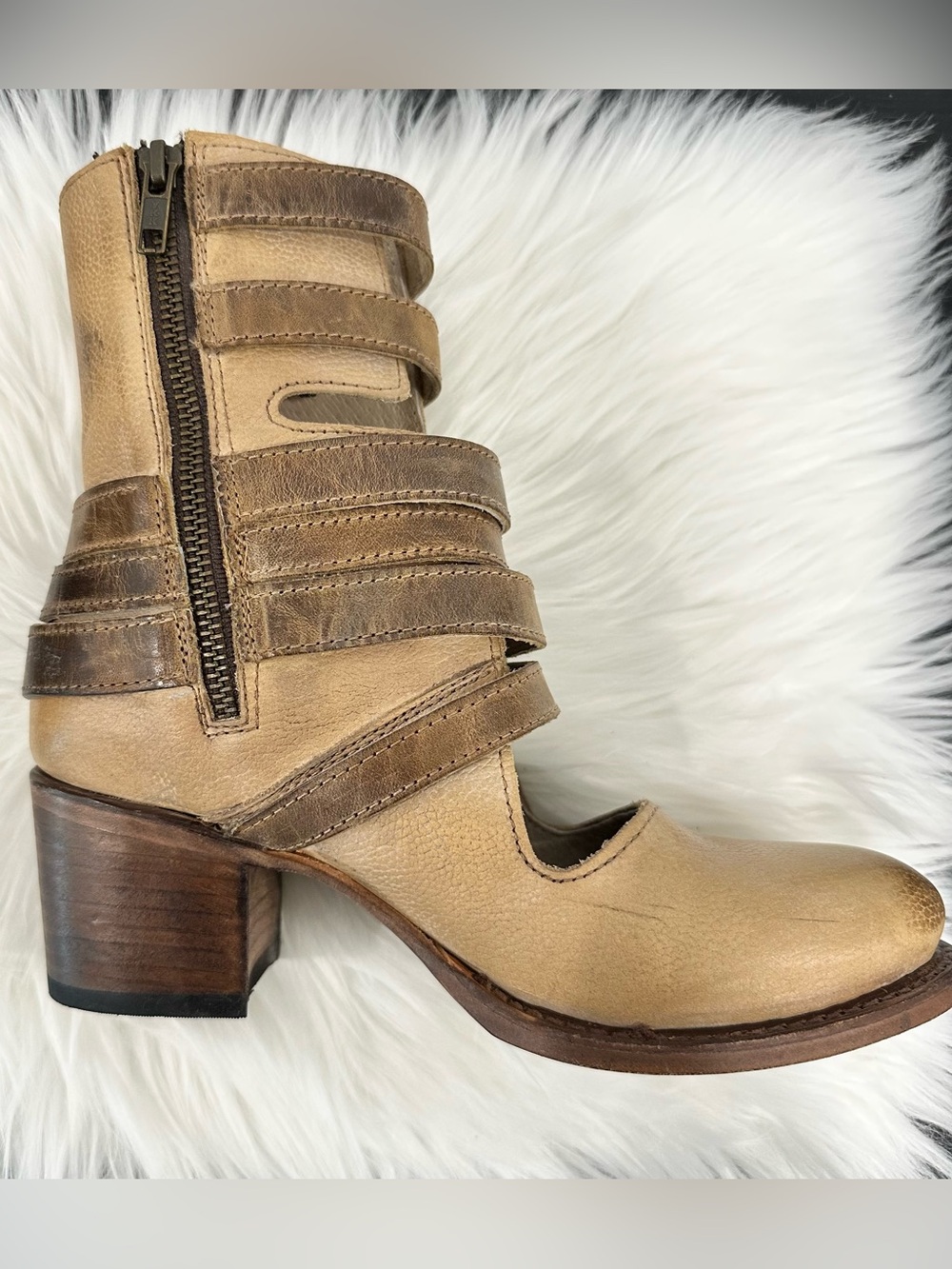 🦅 FREEBIRD BY STEVEN CLOVER Buckle Ankle Boots SZ 7 Tan - Picture 6 of 13